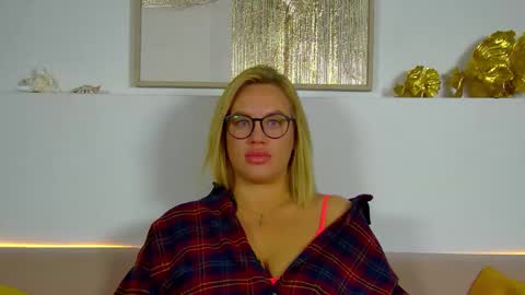 Snapshot of marianeumann chatting on November 28, 6:49 am Maria online show from November 28, 6:49 am