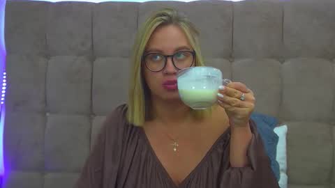 Snapshot of marianeumann chatting on November 29, 7:06 pm Maria online show from November 29, 7:06 pm