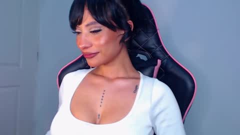 Snapshot of marianne__ chatting on January 2, 6:07 am M A R I A N E online show from January 2, 6:07 am