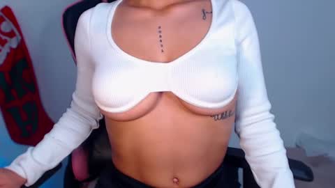 Snapshot of marianne__ chatting on January 2, 9:11 am M A R I A N E online show from January 2, 9:11 am