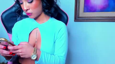 Snapshot of marianne__ chatting on January 18, 3:42 am M A R I A N E online show from January 18, 3:42 am