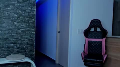 Snapshot of marianne__ chatting on February 13, 6:41 am M A R I A N E online show from February 13, 6:41 am