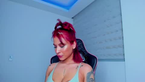 Snapshot of marianne__ chatting on February 17, 9:13 am M A R I A N E online show from February 17, 9:13 am