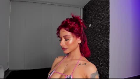 Snapshot of marianne__ chatting on February 19, 8:12 am M A R I A N E online show from February 19, 8:12 am