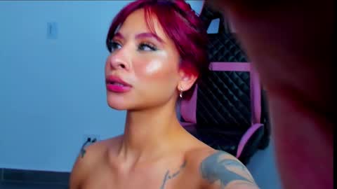 Snapshot of marianne__ chatting on March 11, 9:13 am M A R I A N E online show from March 11, 9:13 am