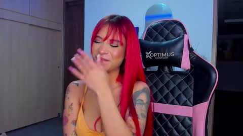 Snapshot of marianne__ chatting on December 2, 7:36 am M A R I A N E online show from December 2, 7:36 am