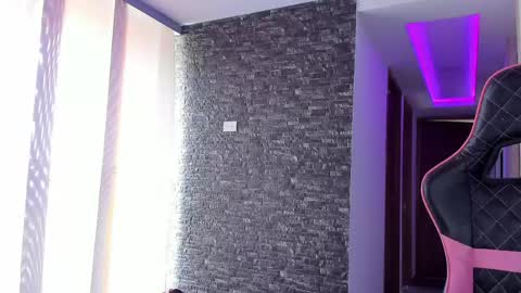 M A R I A N E online show from April 12, 5:07 pm