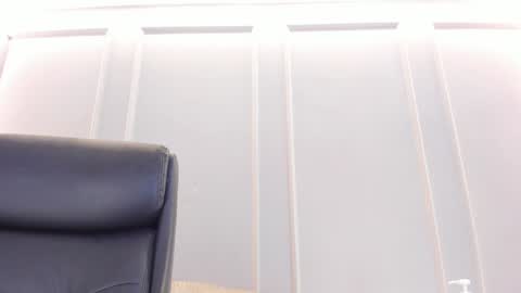 Maria Pettit online show from December 11, 3:15 pm