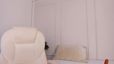 Maria Pettit online show from February 1, 12:29 am