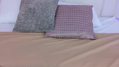 Maria Pettit online show from September 9, 12:15 pm