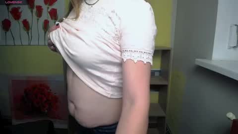 Snapshot of mariatess_ chatting on December 14, 1:27 pm Mariia online show from December 14, 1:27 pm