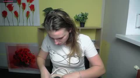 Snapshot of mariatess_ chatting on December 19, 4:35 pm Mariia online show from December 19, 4:35 pm