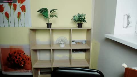 Snapshot of mariatess_ chatting on January 8, 2:14 pm Mariia online show from January 8, 2:14 pm