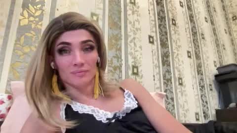 Snapshot of maridekoks chatting on November 9, 10:24 am Mari online show from November 9, 10:24 am