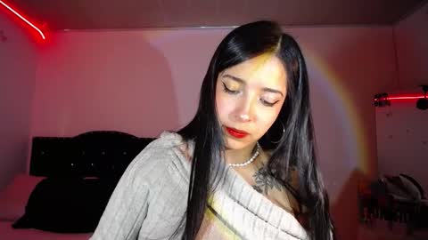 Snapshot of marie_daved chatting on December 2, 2:20 am Nicolle online show from December 2, 2:20 am