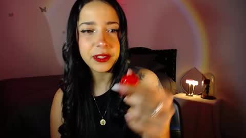 Snapshot of marie_daved chatting on December 17, 4:12 am Nicolle online show from December 17, 4:12 am