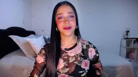 Snapshot of marie_daved chatting on October 15, 2:01 am Nicolle online show from October 15, 2:01 am