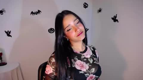 Nicolle online show from October 30, 1:29 am