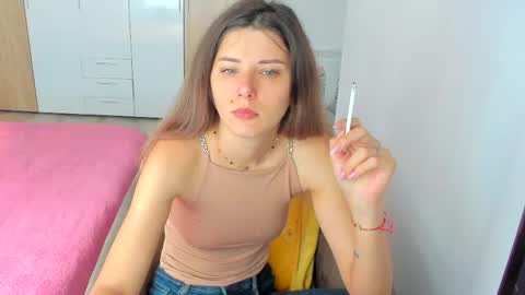 Snapshot of marie_marie03 chatting on June 1, 5:42 am Marie online show from June 1, 5:42 am