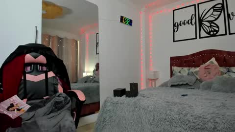 Snapshot of marie_mature chatting on March 12, 3:29 pm marie online show from March 12, 3:29 pm