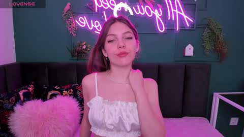 Mary 3 online show from January 8, 1:42 am