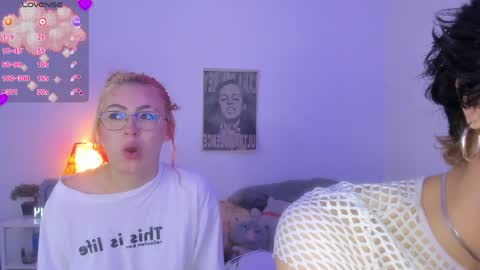 Snapshot of marieetaylor chatting on June 4, 6:36 pm Mariee online show from June 4, 6:36 pm