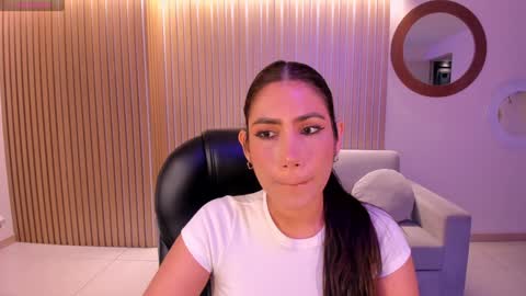 Snapshot of mariejane2 chatting on December 8, 10:41 am Im Marie Jane online show from December 8, 10:41 am