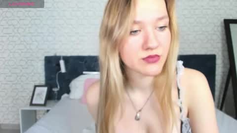 Snapshot of mariel_brown chatting on December 20, 7:55 am mariel_brown online show from December 20, 7:55 am