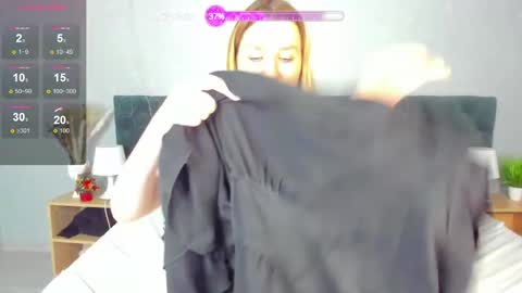 Snapshot of mariel_brown chatting on December 24, 6:39 pm mariel_brown online show from December 24, 6:39 pm