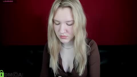 Snapshot of mariel_brown chatting on October 9, 9:18 am mariel_brown online show from October 9, 9:18 am