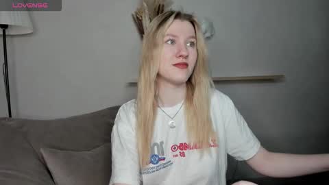 Snapshot of mariel_brown chatting on December 2, 8:08 am mariel_brown online show from December 2, 8:08 am