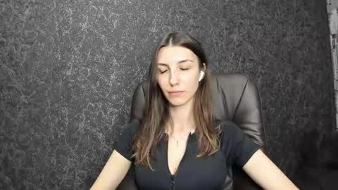 Snapshot of marielleanker chatting on October 2, 9:05 am marielleanker online show from October 2, 9:05 am