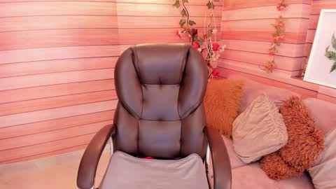 Snapshot of marien_thomson_ chatting on February 9, 2:28 am Marien online show from February 9, 2:28 am