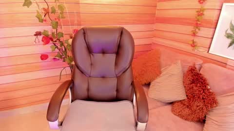 Snapshot of marien_thomson_ chatting on February 26, 3:10 am Marien online show from February 26, 3:10 am