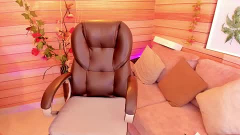 Snapshot of marien_thomson_ chatting on March 9, 9:46 pm Marien online show from March 9, 9:46 pm