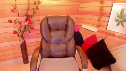 Snapshot of marien_thomson_ chatting on March 12, 3:35 am Marien online show from March 12, 3:35 am