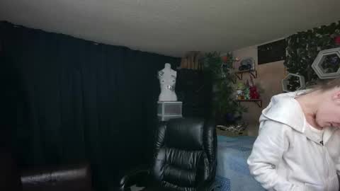 Snapshot of mariewaters chatting on May 31, 2:31 am Marie Ann Waters online show from May 31, 2:31 am