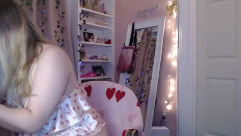 marigoldrue online show from April 1, 12:33 am