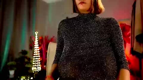 Nikita - Scroll down and read my bio please. New Pictures in Bio online show from February 25, 9:31 am