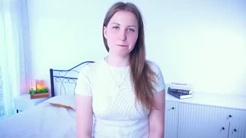Snapshot of marileerunnels chatting on June 11, 7:50 am Sofie online show from June 11, 7:50 am