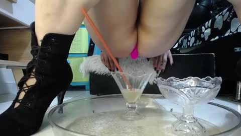 marilyn_jon3s online show from December 15, 9:53 pm