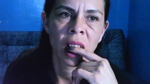 Snapshot of marilyn_xxxx chatting on December 17, 12:01 am  Marilyn  online show from December 17, 12:01 am