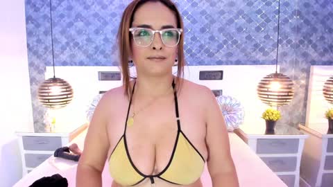 Snapshot of marilynvega77 chatting on December 5, 12:08 am Marilyn Vega online show from December 5, 12:08 am