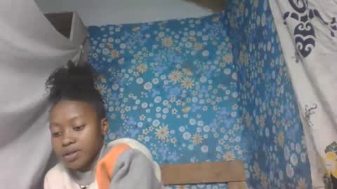 Snapshot of marinagold69 chatting on May 31, 12:01 pm marinagold69 online show from May 31, 12:01 pm