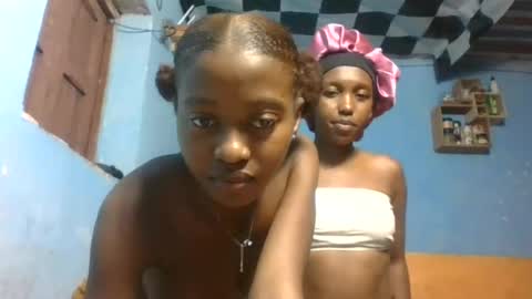 Snapshot of marinagold69 chatting on June 12, 12:59 pm marinagold69 online show from June 12, 12:59 pm