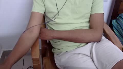 Snapshot of marinavine chatting on December 27, 4:32 pm The SHY UncutBoy online show from December 27, 4:32 pm