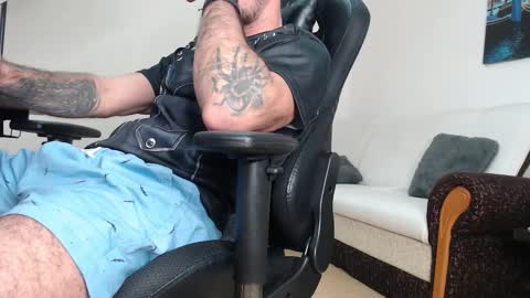 marioslim online show from October 8, 3:42 pm