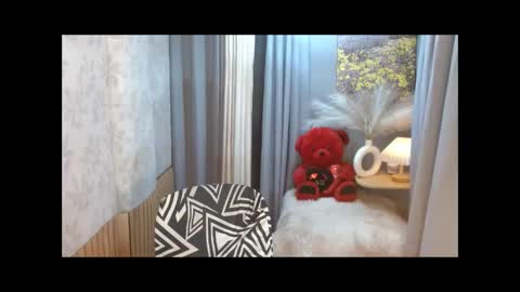 LEAH online show from April 19, 6:10 pm