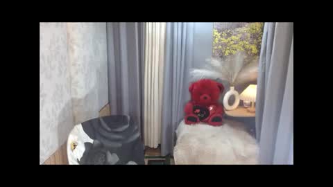 LEAH online show from April 22, 5:03 pm