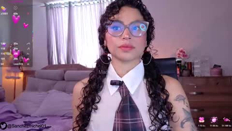 Snapshot of marivimichel03 chatting on October 18, 7:03 pm online show from October 18, 7:03 pm